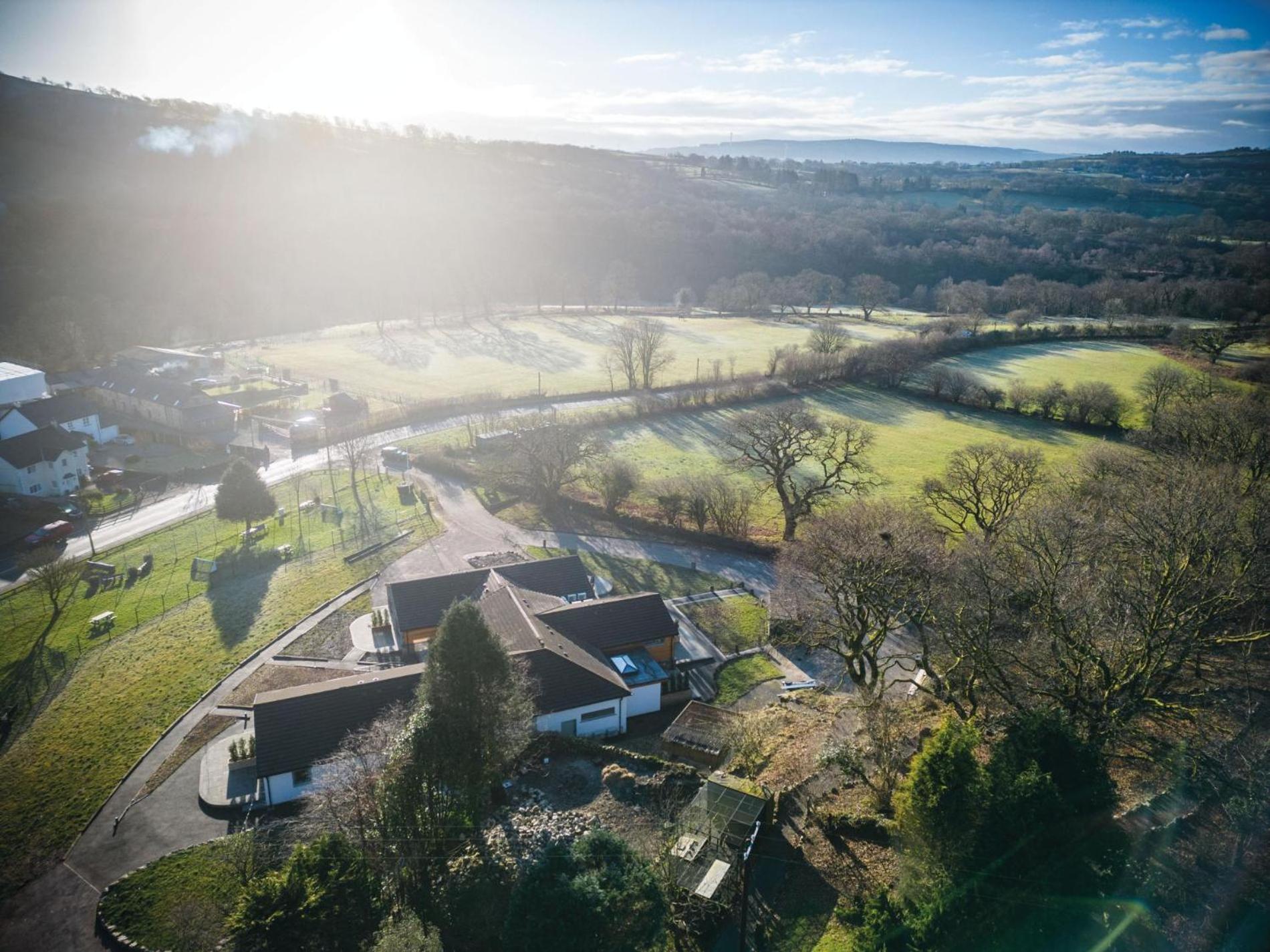 Suite 6 - Sleeping Giant Hotel - Pen Y Cae Inn بريكون المظهر الخارجي الصورة